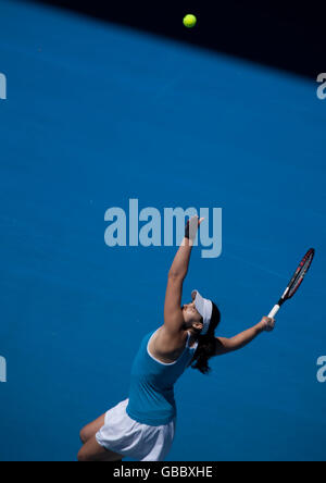 Marion Bartoli in azione in Francia durante la sua vittoria contro la Serbia Jelena Jankovic Foto Stock