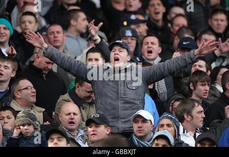 Calcio - fa Cup - quarto turno - Cardiff City / Arsenal - Ninian Park. Tifosi di Cardiff negli stand Foto Stock