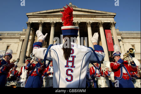 Marching Band eseguire in Trafalgar Square Foto Stock