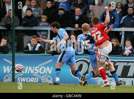 Calcio - Coca-Cola Football League Two - Wycombe Wanderers / Grimsby Town - Adams Park. Nathan Jarman di Grimsby segna il primo goal durante la partita della Coca-Cola Football League Two ad Adams Park, High Wycombe. Foto Stock