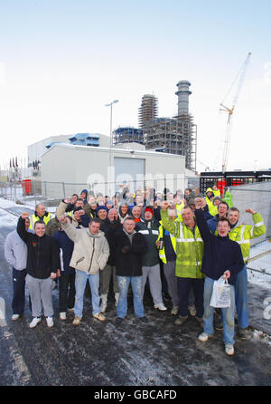 I lavoratori picket fuori della centrale elettrica a Marchwood, Hampshire, a sostegno dello sciopero a Lindsey Oil Refinery, North Lincolnshire. Foto Stock