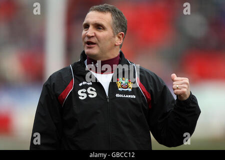 Calcio - Coca-Cola Football League Championship - Doncaster Rovers v Burnley - Keepmoat Stadium. Sandy Stewart, assistente manager di Burnley Foto Stock
