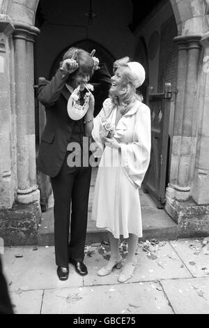 La pop star Dave Dee, quando sposò Carol Dunning a Laverstock, divenne famosa alla fine degli anni '60 con il gruppo Dave Dee, Dozy, Beaky, Mick e Tich.