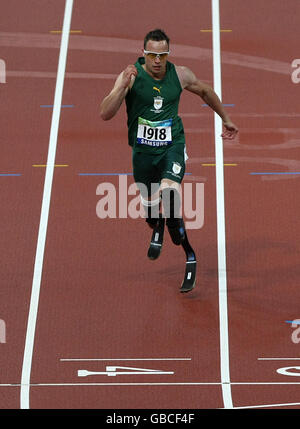 L'Oscar Pistorius del Sud Africa durante la finale maschile T44 400m nello Stadio Nazionale, a Pechino, Cina. Foto Stock