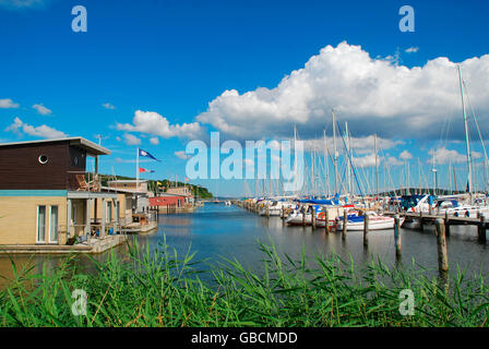 Yachthafen, Bodden, Marina, Lauterbach, Insel, Ruegen, Meclenburgo-Pomerania Occidentale, Germania Foto Stock