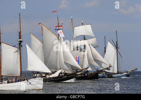 Vecchie navi a vela, Mar Baltico, Rostock-Warnemunde, Meclemburgo-Pomerania, Germania / Rostock-Warnemünde, Hansesail 2009, regata a vela Foto Stock