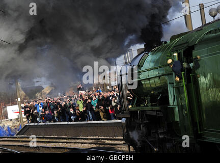 Ri-Nascita della linea ferroviaria potenza vapore Foto Stock