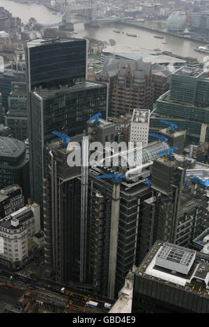 Crisi economica. Il Lloyd's edificio nella City di Londra, preso dalla cima della Torre 42. Foto Stock