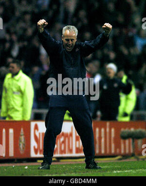 Calcio - AXA fa Cup - Quarter Final - Sunderland / Sheffield United. Il manager di Sunderland, Mick McCarthy, celebra la vittoria dei suoi schieramenti contro Sheffield United Foto Stock