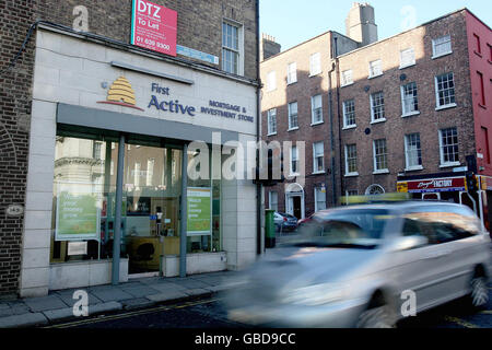 Una prima filiale attiva su Baggot Street a Dublino, dopo che è emerso che i timori erano in crescita per centinaia di posti di lavoro come principale prestatore di mutui First Active è previsto essere una vittima del programma di ristrutturazione della Royal Bank of Scotland (RBS), che potrebbe arrivare fino a 10,000 posti di lavoro in tutto il mondo. Foto Stock