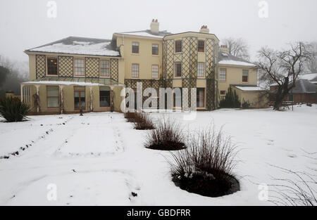 Down House a Kent, l'ex casa e ora museo dedicato al pionieristico storico naturale Charles Darwin. English Heritage ha creato una nuova mostra presso la casa, che comprende molte mostre invisibili, per celebrare il 200 ° anniversario della sua nascita il 12 febbraio che si apre al pubblico il 13 febbraio. Foto Stock