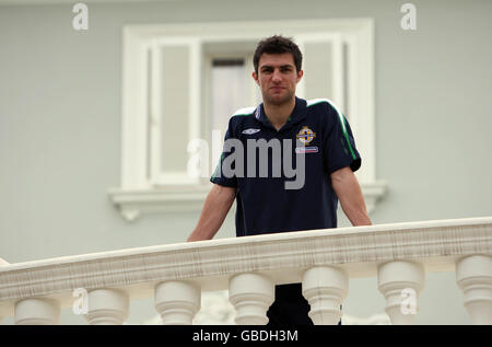 Calcio - Conferenza stampa Irlanda del Nord - Grand Hotel des Bains. Il capitano dell'Irlanda del Nord Aaron Hughes ha seguito una conferenza stampa al Grand Hotel Des Bains di Riccione. Foto Stock