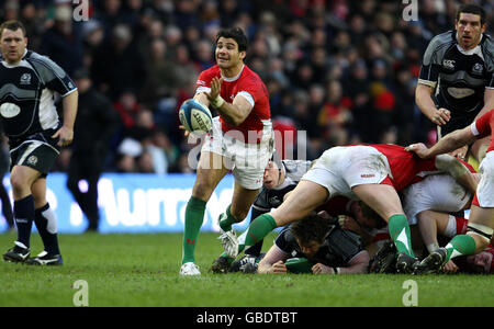 Wales mischia Half Mike Phillips durante la partita RBS 6 Nations al Murrayfield Stadium di Edimburgo. Foto Stock