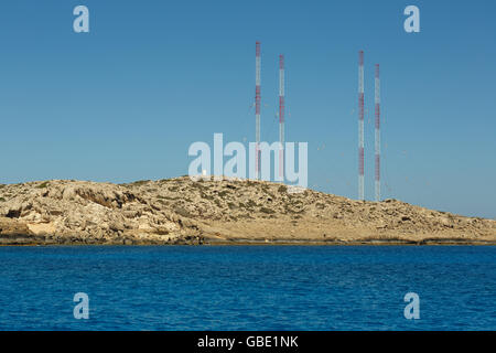 Piccola laguna con acqua ciano in Kavo Greco area in prossimità di Ayia Napa città sull isola di Cipro Foto Stock