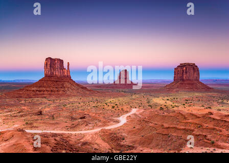 Tramonto al Monument Valley, Arizona, Stati Uniti d'America Foto Stock