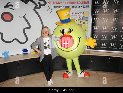 Edith Bowman e MR Funny lanciano il libro del signor Funny sul Red Nose Day al Waterstone's Piccadilly nel centro di Londra. Foto Stock