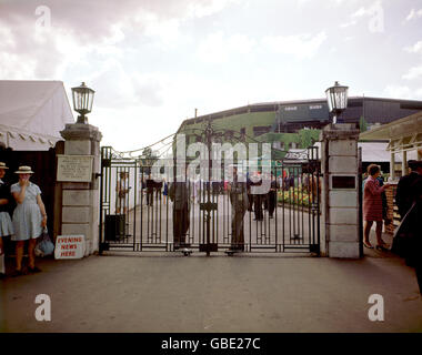 Tennis - Campionati di Wimbledon. L'entrata principale dell'All England Club, Wimbledon Foto Stock