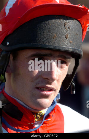 Corse ippiche - il Martell Grand National Meeting 2004 - Aintree. Jockey Ruby Walsh su Cornish Rebel Foto Stock