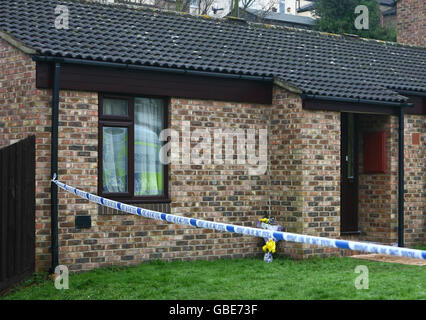 La scena a Chatham, Kent, dove il corpo di un uomo è stato trovato nella sua casa. Foto Stock