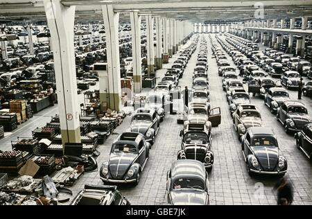 Industria, industria automobilistica, Volkswagen, stabilimento di Wolfsburg, costruzione di fabbrica, produzione di VW Beetle, 1957, diritti aggiuntivi-clearences-non disponibili Foto Stock