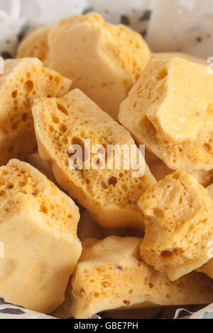 Croccante alveolare o cinder toffee Foto Stock