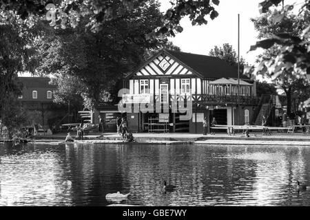 Stratford upon Avon Club in barca sul fiume Avon, Warwickshire. Foto Stock