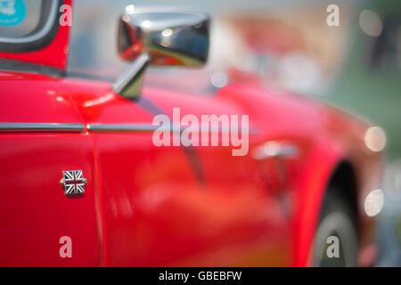 Dettaglio di un rosso 1964 Triumph TR4 Cabrio auto sportiva. Foto Stock