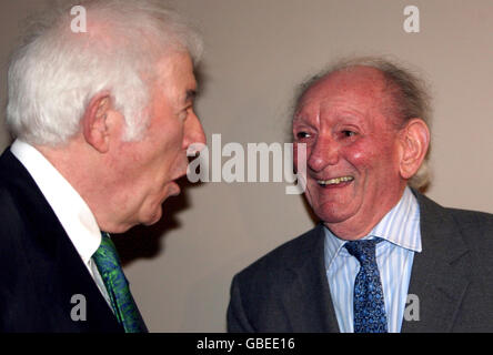 Brian Friel apre nuovo teatro Foto Stock