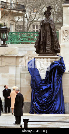 La regina madre statua svelata Foto Stock