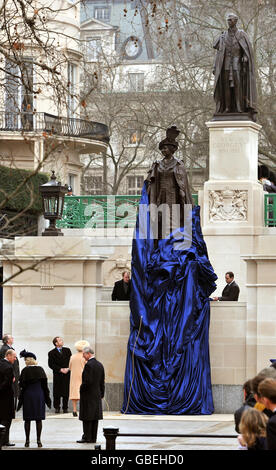 La regina madre statua svelata Foto Stock