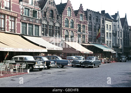 Geografia / viaggio, Belgio, Bruges, piazze, facciate delle case sul Markt, 1957, diritti aggiuntivi-clearences-non disponibile Foto Stock