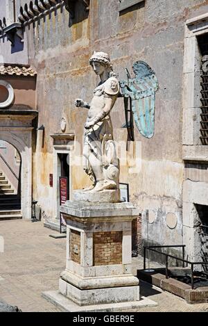 L'arcangelo Michele, Angelo, scultura, Raffaello da Montelupo, scultore, Castel Sant'Angelo, Sant Angelo, il castello, il Museo di Roma, lazio, Italy Foto Stock