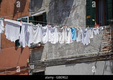 Servizio lavanderia, asciugabiancheria, case, Castello, quarto, Venezia, Venezia, Veneto, Italia Foto Stock