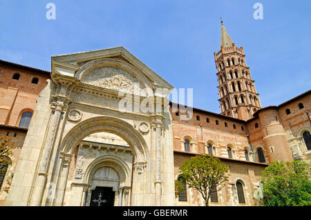 Basilica di St Sernin, Toulouse, modo di St James, Dipartimento Haute-Garonne, Midi-Pirenei, Francia / torre campanaria Foto Stock