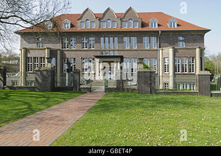 TZU, Centro di tecnologia di protezione ambientale, progetto IBA, International Building Exhibition Emscherpark, Oberhausen, Nord Reno-Westfalia, Germania Foto Stock