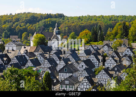 Tipiche case a graticcio, parte vecchia di Freudenberg Siegerland regione Renania settentrionale-Vestfalia, Germania Foto Stock