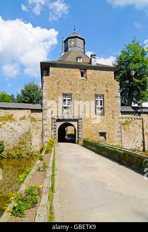 Castello Moated Crottorf, Friesenhagen, Wildenburger Terra, Westerwald regione, Renania-Palatinato, Germania Foto Stock