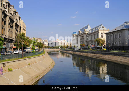 Fiume Dambovita, Piata Natiunile unite, Bucarest, Romania Foto Stock