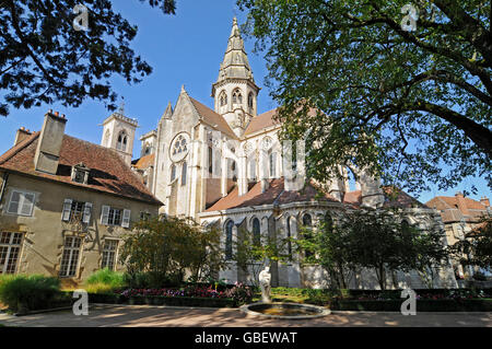 Notre Dame de Semur-en-Auxois, ex collegiata, Semur-en-Auxois, Dijon, Cote-d'Or, Borgogna, Francia / Bourgogne Foto Stock