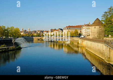 Tour de la Pelote, city tower, Riverside, Quai de Strasbourg, fiume Doubs, Besancon, Departement Doubs, Franche-Comte, Francia Foto Stock