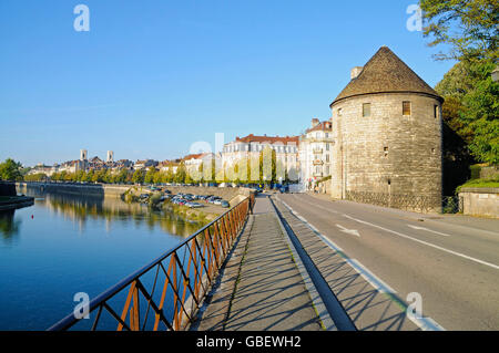 Tour de la Pelote, city tower, Riverside, Quai de Strasbourg, fiume Doubs, Besancon, Departement Doubs, Franche-Comte, Francia Foto Stock