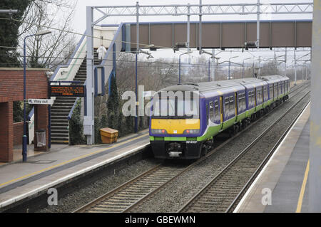 Una vista generale della stazione di Marston Green, Birmingham, dove il corpo di un uomo di 41 anni credeva di essere il marito di Helen Findlay, Mark Findlay, è stato trovato sui binari del treno alla stazione di Marston Green, alla fine di Holly Lane. Foto Stock