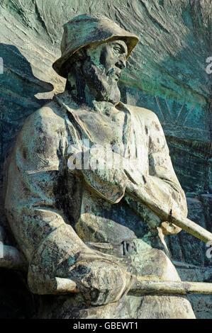 Ghisa monumento, Rilievo monumentale da Arthur Hoffmann, ThyssenKrupp, sede centrale, Renania settentrionale-Vestfalia, Essen, Germania / lavoratori nel settore della produzione di acciaio, Thyssen Krupp, Krupp town, industria siderurgica Foto Stock