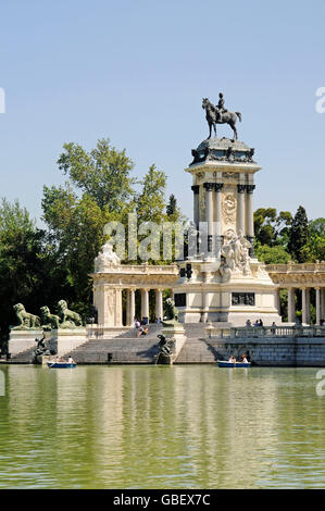 Il re Alfonso XII, statua equestre, il Parco del Retiro di Madrid, Spagna Foto Stock