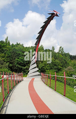 Dragon's bridge Halde Hoheward, miniera di heap, landscape park, Herten, la zona della Ruhr, Renania settentrionale-Vestfalia, Germania / Drachenbrücke Foto Stock