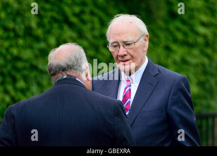 Sir Menzies (Ming) Campbell, LibDem politico, ex ministro Gabinetto, intervistata su College Green, Westminster Foto Stock