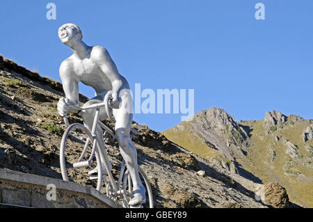 Ciclista scultura, Tour de France, Col du Tourmalet, mountain pass, Bareges, Midi Pirenei, Pirenei, Dipartimento Hautes-Pyrenees, Francia Foto Stock