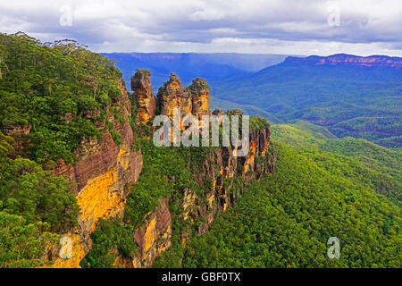 Le tre sorelle dal punto di eco nelle Blue Mountains, NSW, Australia. Foto Stock