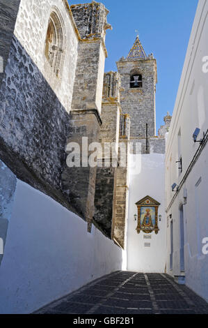 Lane, Divino la chiesa del Salvador, Vejer de la Frontera, la provincia di Cadiz Cadice, Costa de la Luz, Andalusia, Spagna, Europa Foto Stock