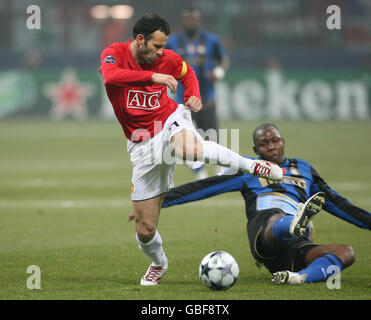 Soccer - UEFA Champions League - Primo Round Knockout - Prima tappa - Inter Milan v Manchester United - Stadio Giuseppe Meazza Foto Stock